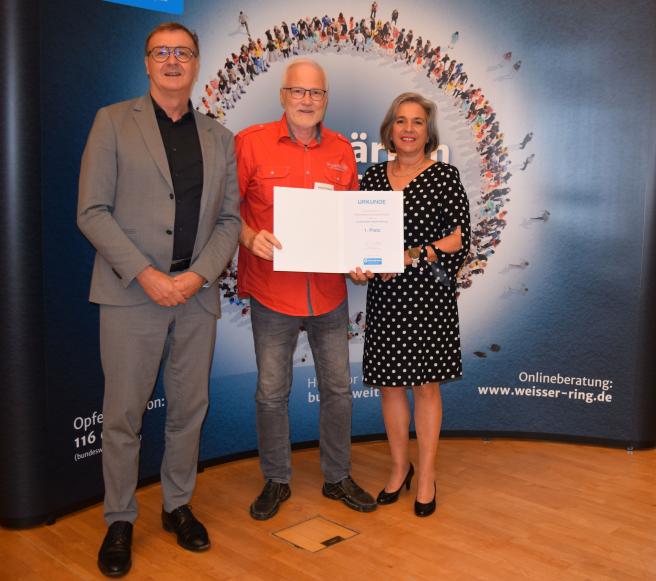 BRB, Landestagung, Barbara Richstein und Ernst Bürger gratulierten … Robert Schulz, Außenstellenleiter TF, 1. Platz Mitgliederwerbung